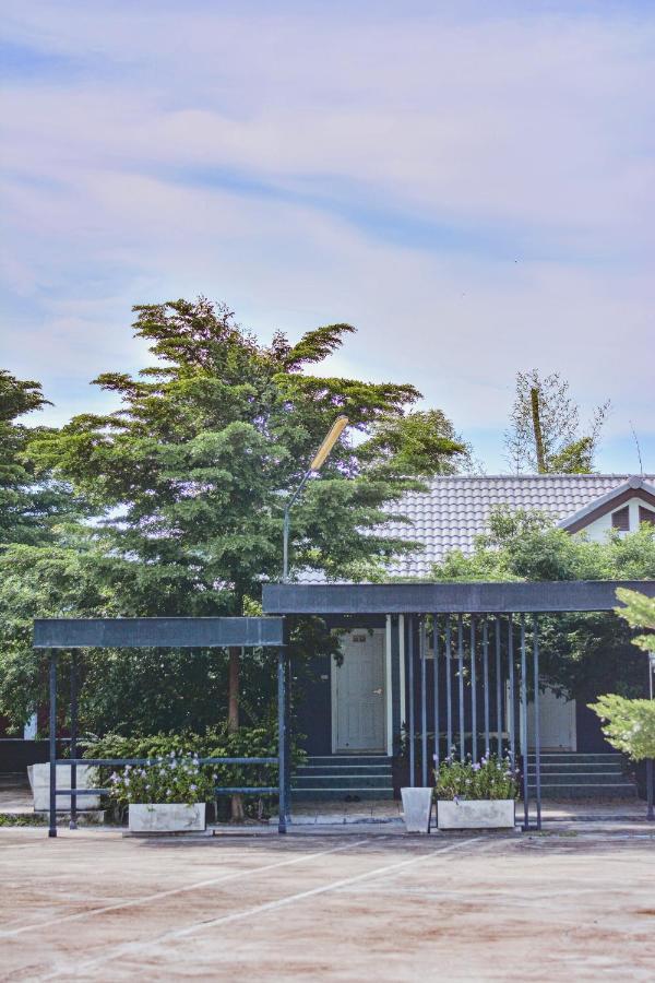 Baan Suan Resort Juree Punsuk Suphan Buri Buitenkant foto