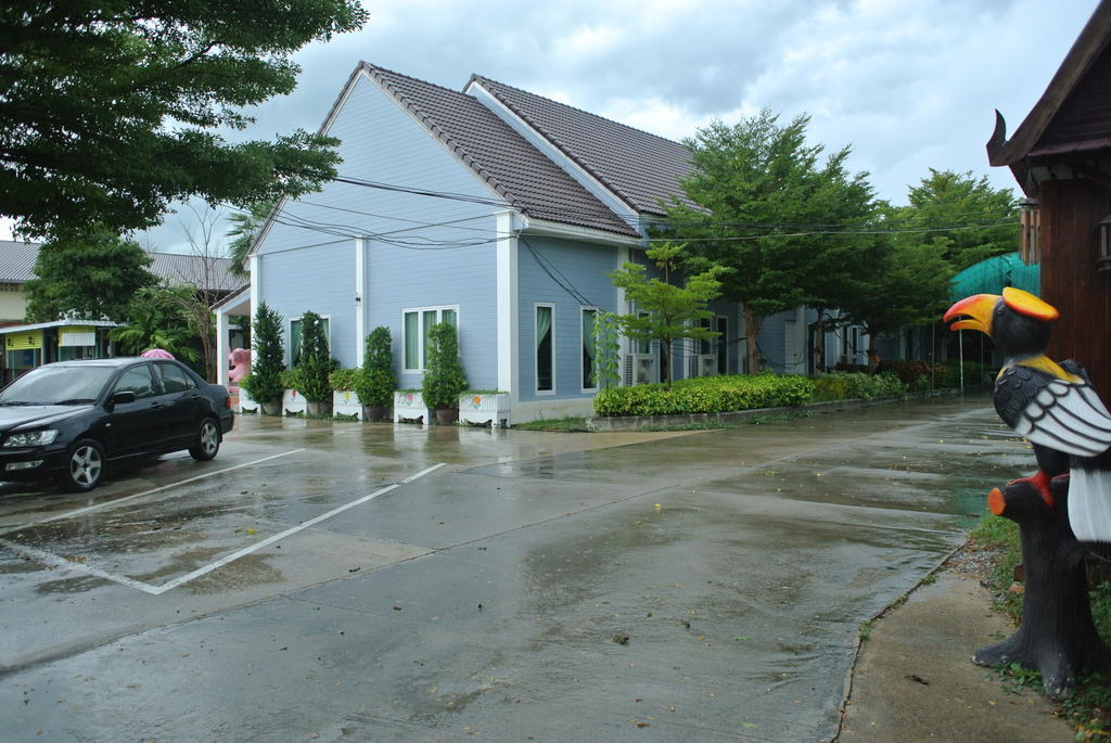 Baan Suan Resort Juree Punsuk Suphan Buri Buitenkant foto